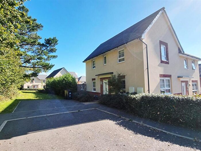 3 Bedroom Semi-Detached House For Sale In Sampson Close, Launceston, PL15