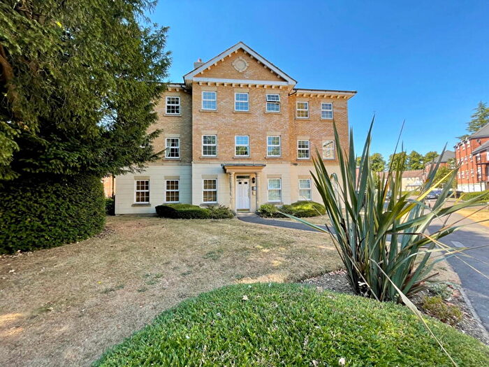 2 Bedroom Apartment To Rent In Old College Road, Newbury, Berkshire, RG14