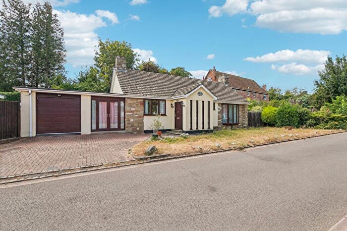 2 Bedroom Detached Bungalow For Sale In The Causeway, Clophill, MK45