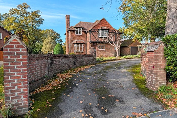 3 Bedroom Detached House For Sale In Park Lane, Fareham, PO16