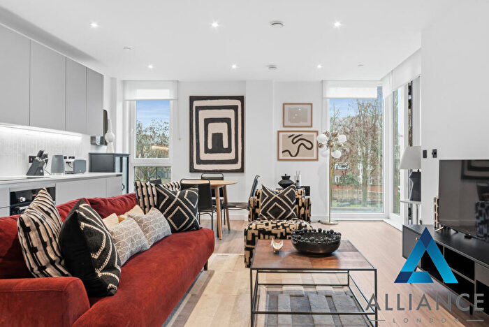 2 Bedroom Flat To Rent In Park North, Stamford Road, N15