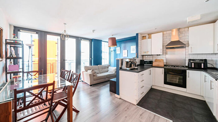 2 Bedroom Flat For Sale In Taylor Place, London, E3