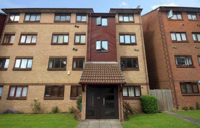 2 Bedroom Flat To Rent In Wicket Road, Perivale, Greenford, UB6