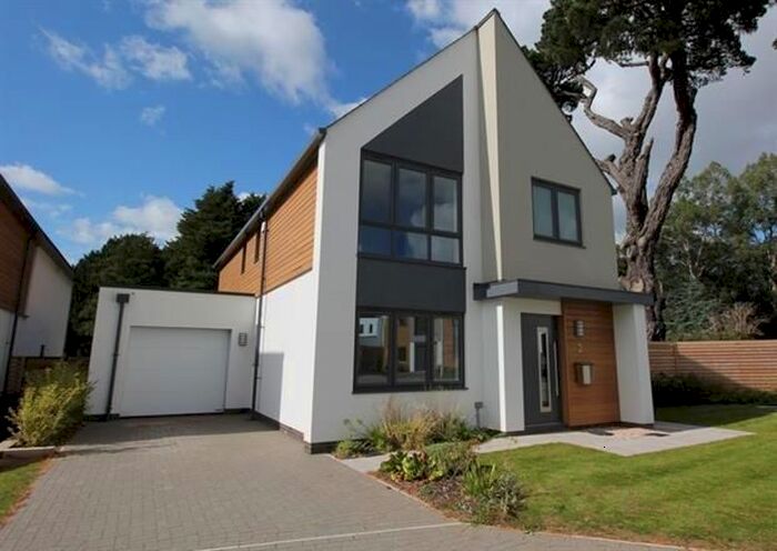 3 Bedroom Detached House To Rent In Catherines Close, Exeter, EX2