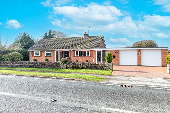 3 Bedroom Bungalow For Sale In Evesham Road, Cookhill, Alcester, Worcestershire, B49