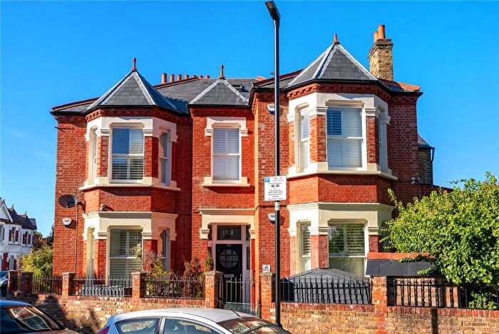 3 Bedroom Apartment To Rent In Englewood Road, Clapham South, SW12