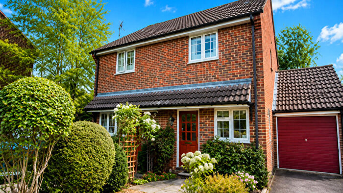 2 Bedroom Semi-Detached House For Sale In Longmead, Liss, Hampshire, GU33