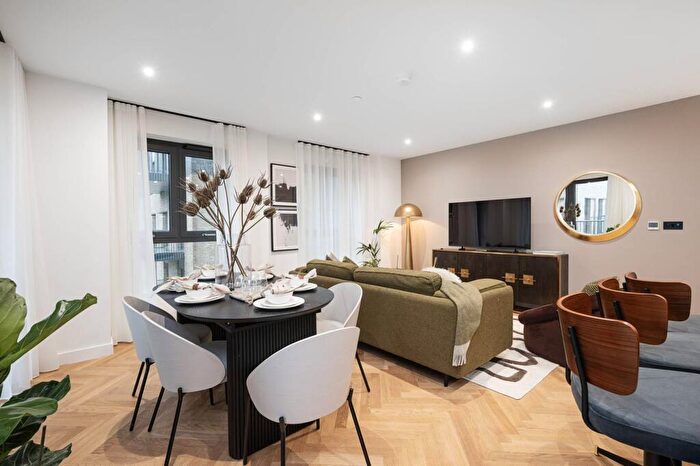 3 Bedroom Flat For Sale In Woodberry Down, Finsbury Park, N4