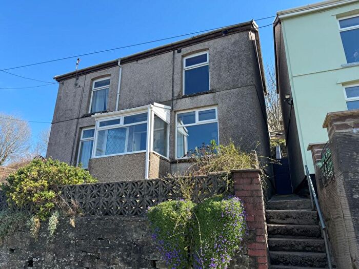 3 Bedroom Detached House For Sale In Graig-yr-Eos, Tonypandy, CF40