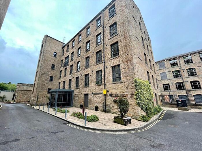 1 Bedroom Apartment To Rent In Stoney Lane, Longwood, Huddersfield, HD3