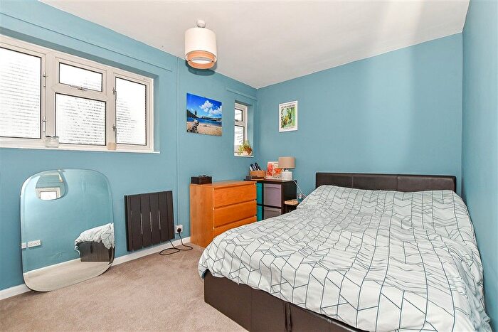 1 Bedroom Flat For Sale In Falmouth Place, Five Oak Green, Tonbridge, Kent, TN12