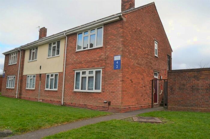 2 Bedroom Flat To Rent In Falcon Crescent, Bilston, WV14