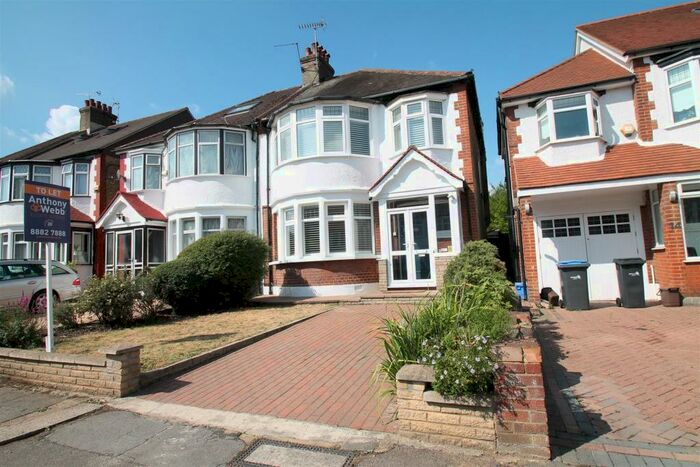 3 Bedroom Semi-Detached House To Rent In Hillfield Park, Winchmore Hill, London, N21