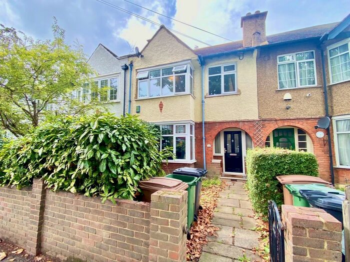 3 Bedroom House To Rent In Lambourne Road, Leytonstone, E11
