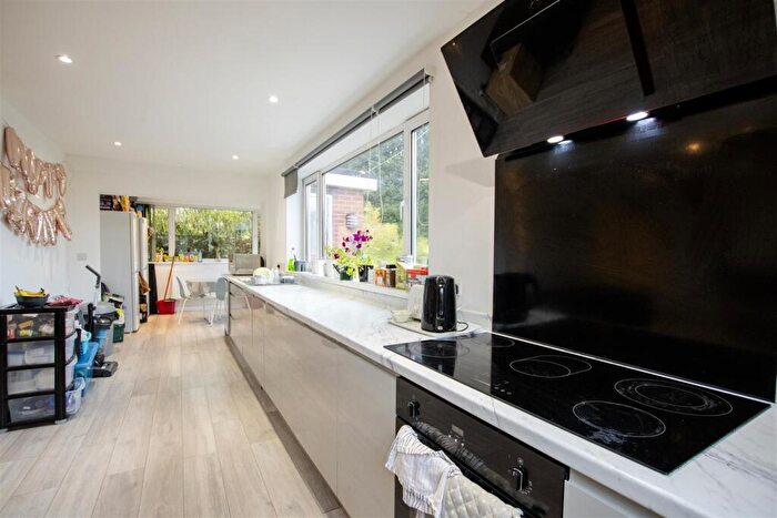 5 Bedroom House To Rent In Weoley Park Road, Birmingham, West Midlands, B29