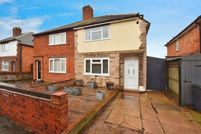 3 Bedroom Semi Detached House For Sale In Stonehill Avenue, Leicester, Leicestershire, LE4