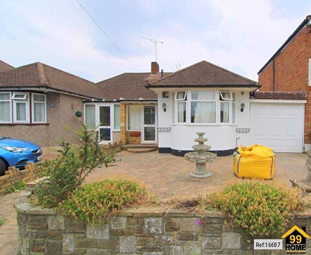 3 Bedroom Semi Detached House For Sale In Benfleet Close, Sutton, United Kingdom, SM1