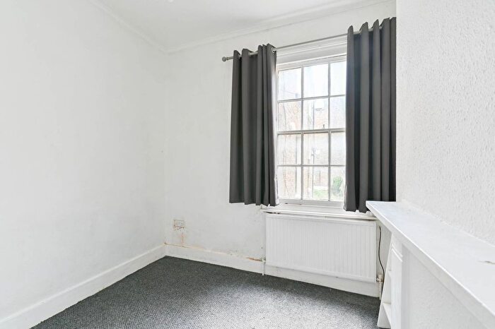 4 Bedroom Property For Sale In Nelsons Row, Clapham, London, SW4