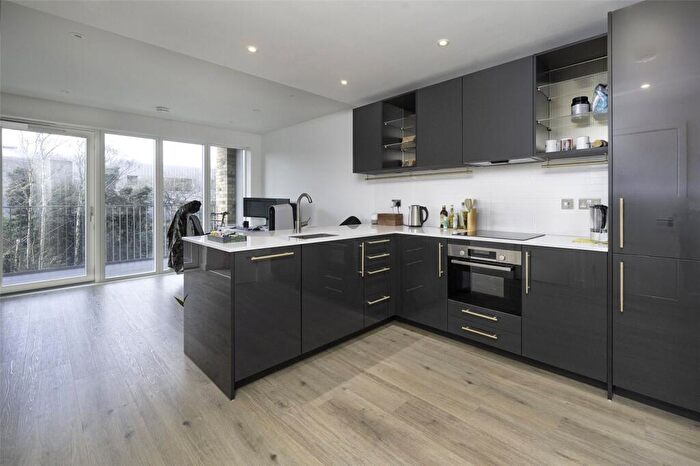 Apartment To Rent In Mary Neuner Road, London, N8