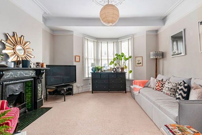 2 Bedroom Flat To Rent In Trinity Road, London, SW17