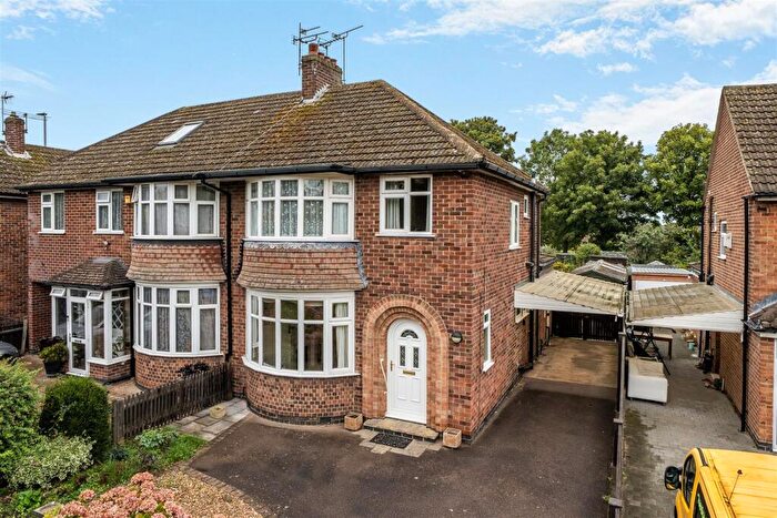 3 Bedroom Semi Detached House For Sale In Haydon Road, Loughborough, LE11