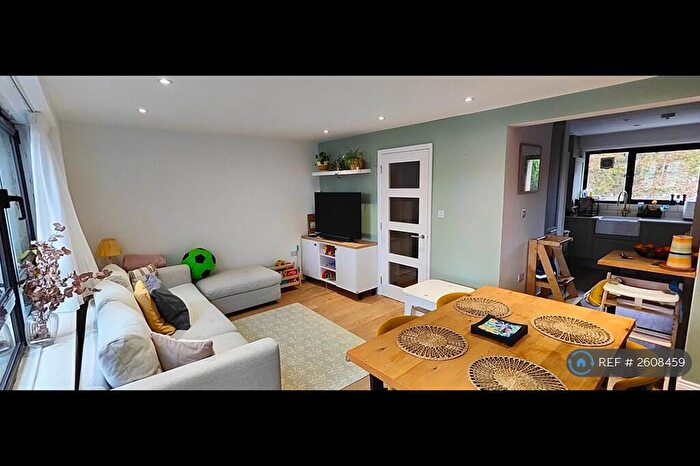 3 Bedroom Maisonette To Rent In Kelshall Court, London, N4