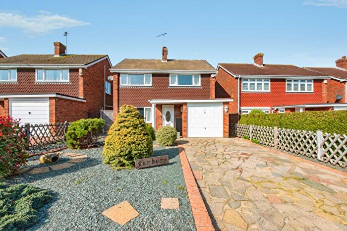 3 Bedroom Detached House For Sale In St. Johns Lane, Hartley, Longfield, Kent, DA3