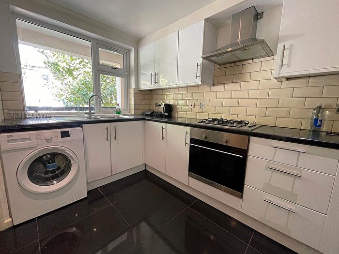 5 Bedroom Flat To Rent In Bow, E3