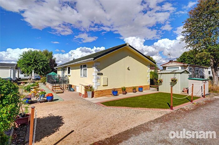 2 Bedroom Mobile/park Home For Sale In Doverdale Park Homes, Hampton Lovett, Droitwich, Worcestershire, WR9