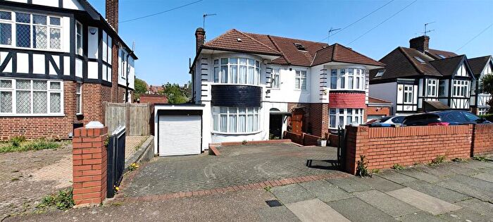 3 Bedroom Semi-Detached House To Rent In Prince George Ave, Oakwood, N14
