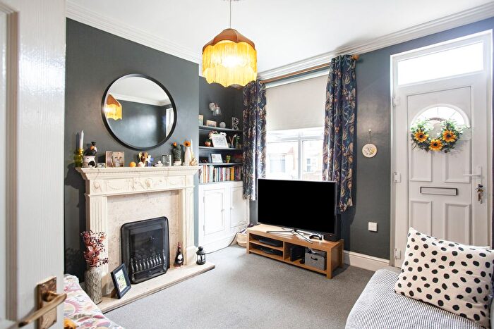 3 Bedroom Terraced House For Sale In Queens Road, Sheffield, S20