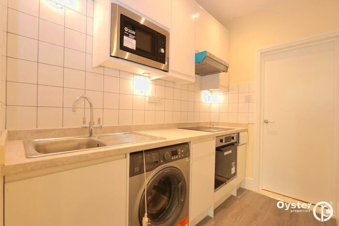 2 Bedroom Flat To Rent In Woodside Gardens, London, N17