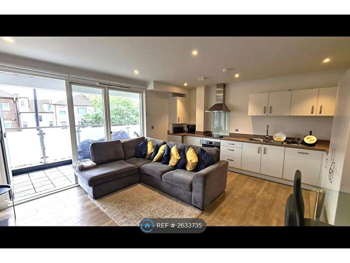 2 Bedroom Flat To Rent In Station Road, London, N11