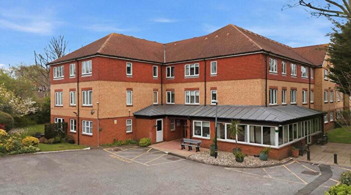 1 Bedroom Retirement Property For Sale In Westminster Court, Cambridge Park, Wanstead, E11