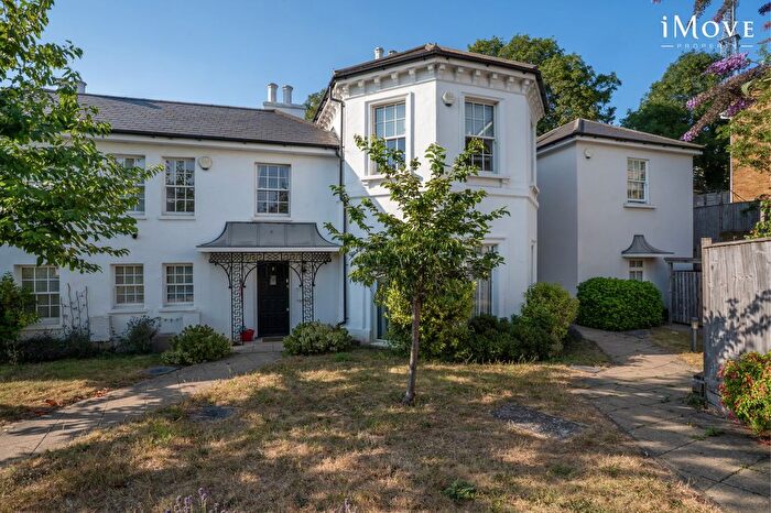 3 Bedroom Maisonette To Rent In Gayfere Place, London, SE25