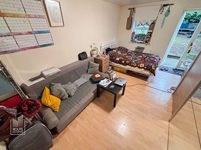 Studio To Rent In Leigh Hunt Drive, London, N14