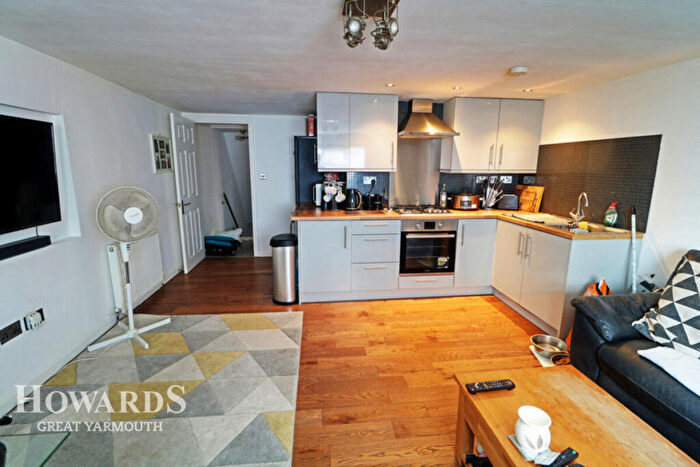 2 Bedroom Terraced House For Sale In Deneside, Great Yarmouth, NR30