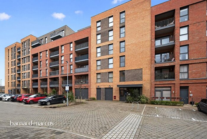 2 Bedroom Flat For Sale In Chailey Place, Hayes, UB3
