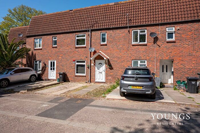 3 Bedroom Terraced House For Sale In Rowenhall, Laindon, SS15