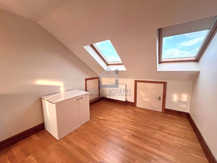 1 Bedroom Flat To Rent In Montana Road, Tooting Bec, London, SW17