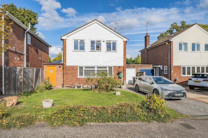 3 Bedroom Detached House For Sale In St. Lawrence Way, Bricket Wood, St. Albans, AL2