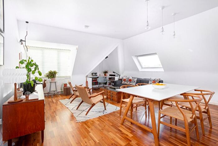 2 Bedroom Flat To Rent In Eton Avenue, Belsize Park, NW3