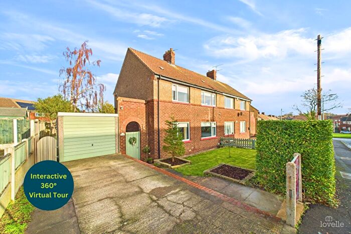 3 Bedroom Semi Detached House For Sale In Grange Avenue, Barton-upon-Humber, North Lincolnshire, DN18