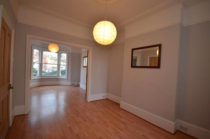 3 Bedroom Semi-Detached House To Rent In Malvern Road, N8