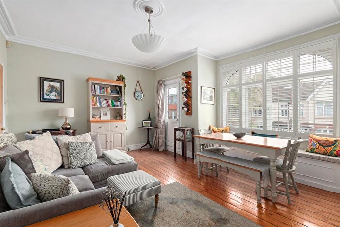 2 Bedroom Flat For Sale In Kingston Road, Raynes Park, SW20