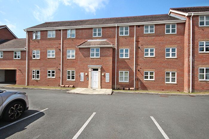 2 Bedroom Flat To Rent In Chapelside Close, Great Sankey, WA5