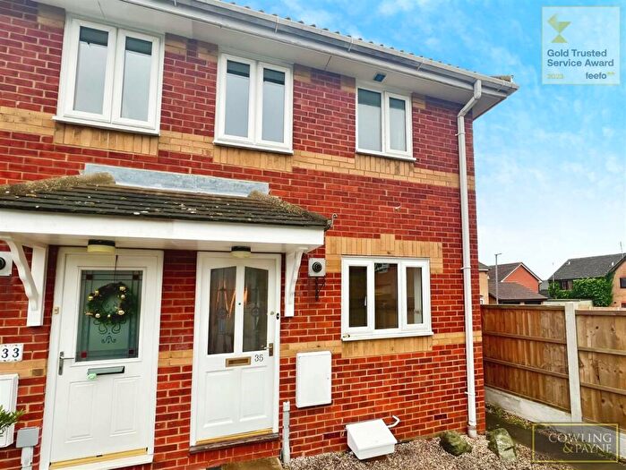 2 Bedroom End Of Terrace House To Rent In Lennox Drive, Wickford, SS12