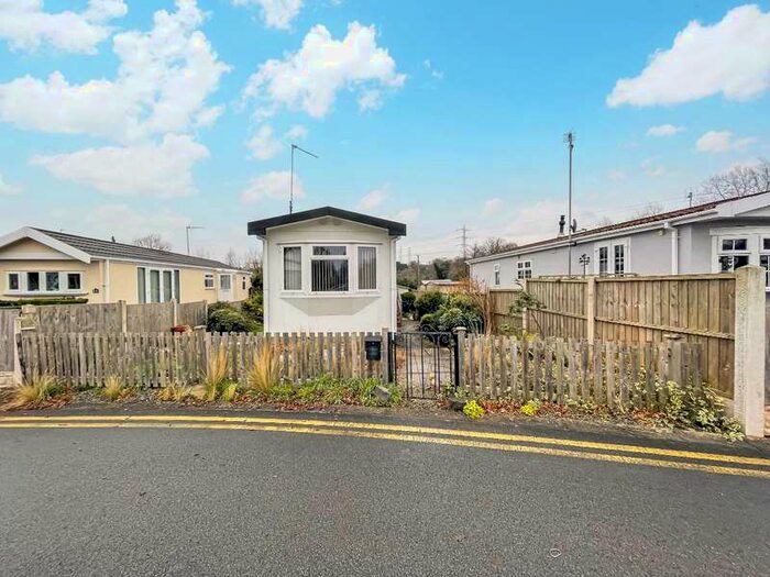 2 Bedroom Apartment For Sale In Hinksford Mobile Home Park, Kingswinford, DY6