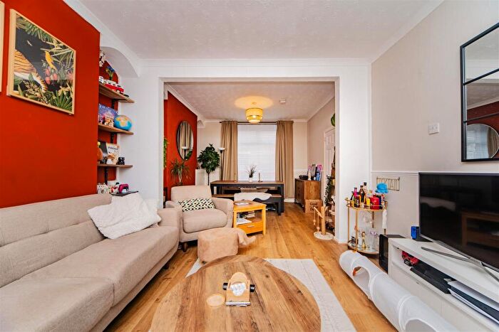 3 Bedroom Terraced House For Sale In Castle Street, Barry, CF62