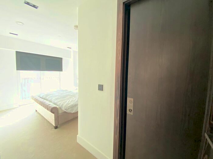 2 Bedroom Flat To Rent In Exchange Gardens, London, SW8